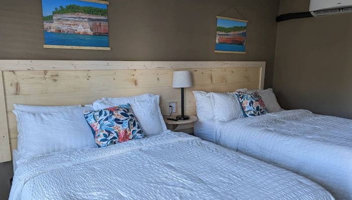 Greenland Motel - Recent Photos From Website (newer photo)